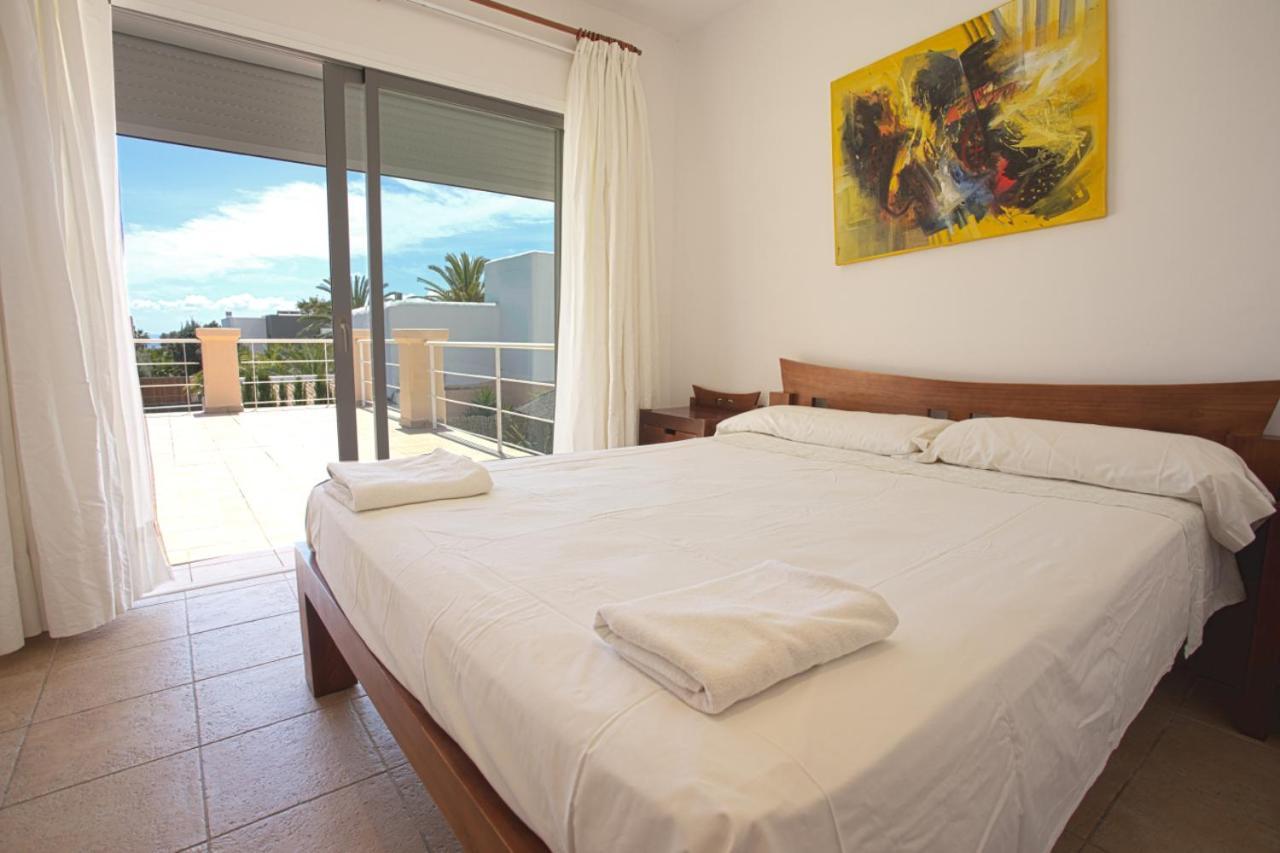 Villa Tom Is Near To Playa Den Bossa Sant Jordi de ses Salines Luaran gambar