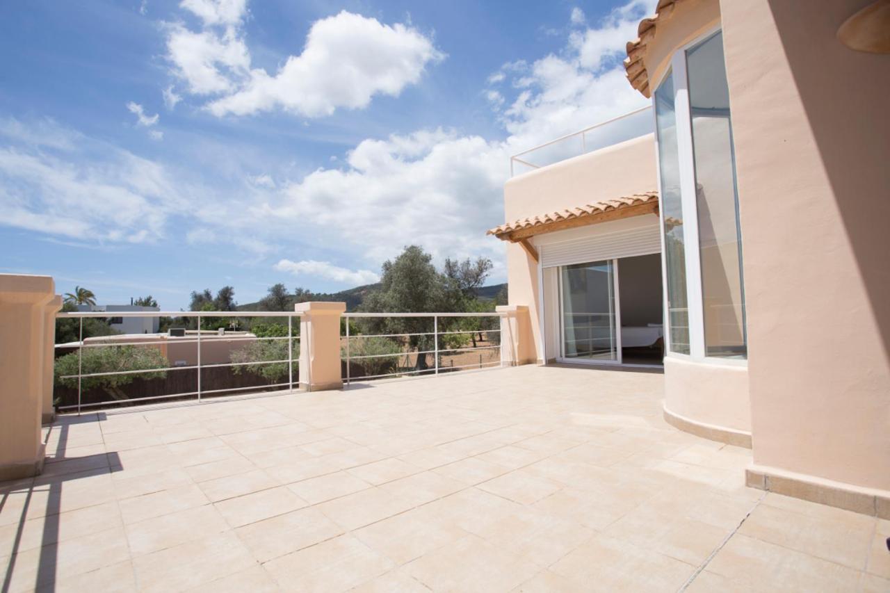 Villa Tom Is Near To Playa Den Bossa Sant Jordi de ses Salines Luaran gambar